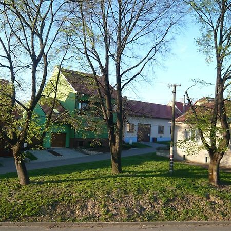 Hovorany Za Kaplicku旅馆 外观 照片