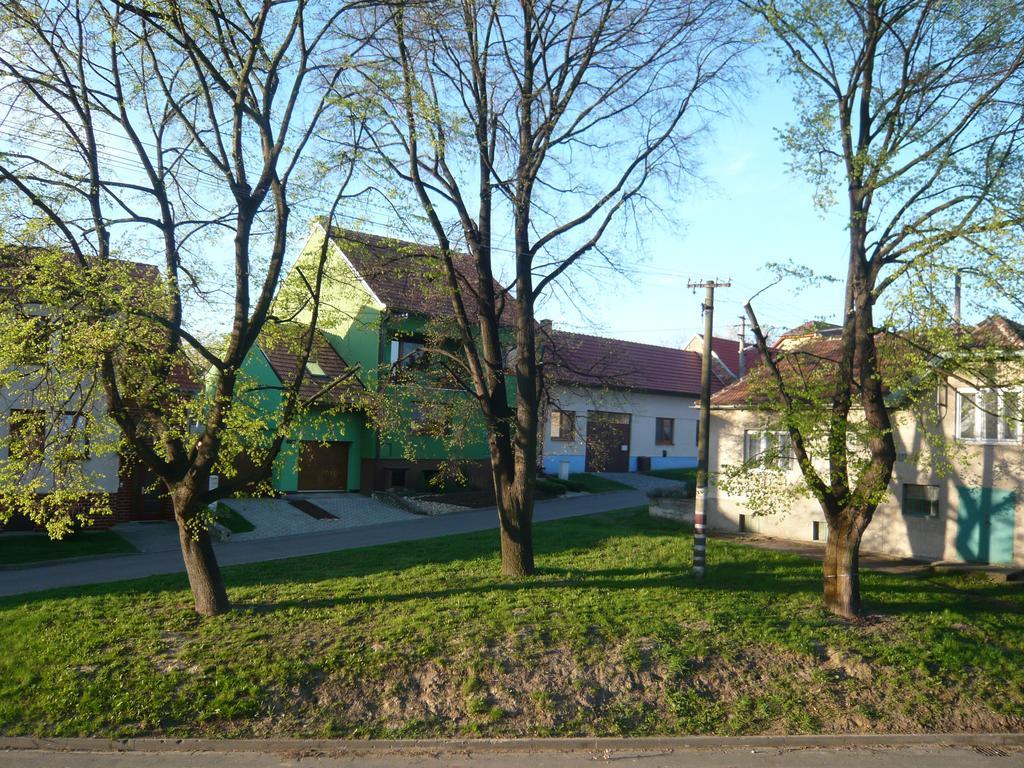 Hovorany Za Kaplicku旅馆 外观 照片